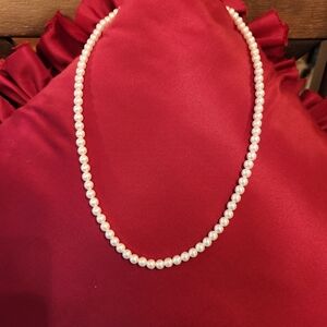 Elegant Vintage Petite White Pearl Necklace 21"
